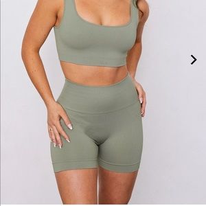 IN SEARCH OF OLIVE SETACTIVE SET